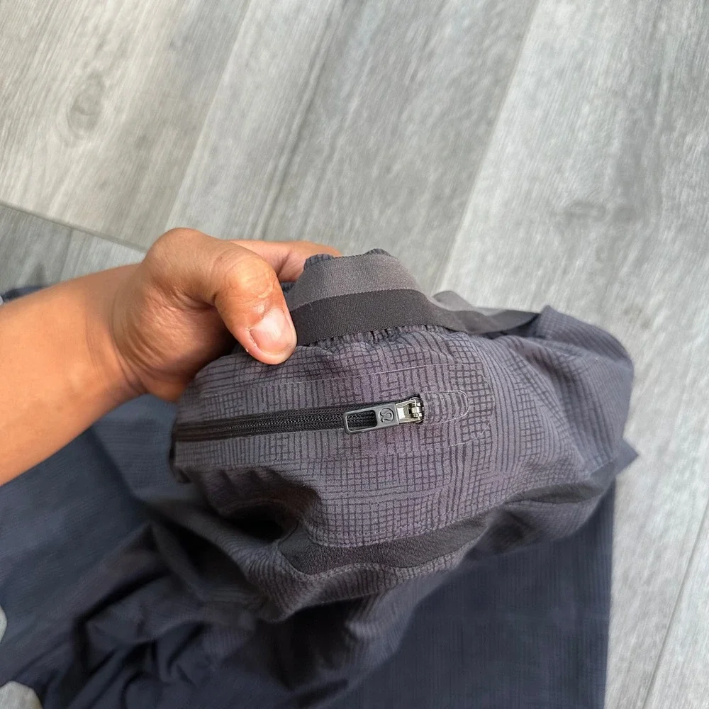 Lululemon Pace Breaker Shorts Mens Dark Gray Grid Print Lined